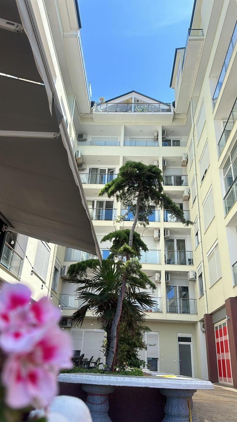 Apartment Deluxe *
